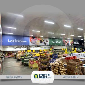 Placa-em-Lona-com-Estrutura-de-Metalon---Supermercado
